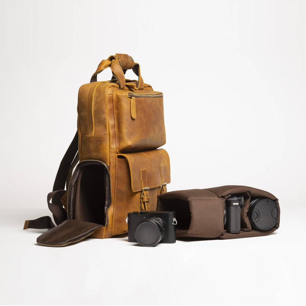 The MANN Bag Large Capacity Leather Camera Backpack. Picture 2