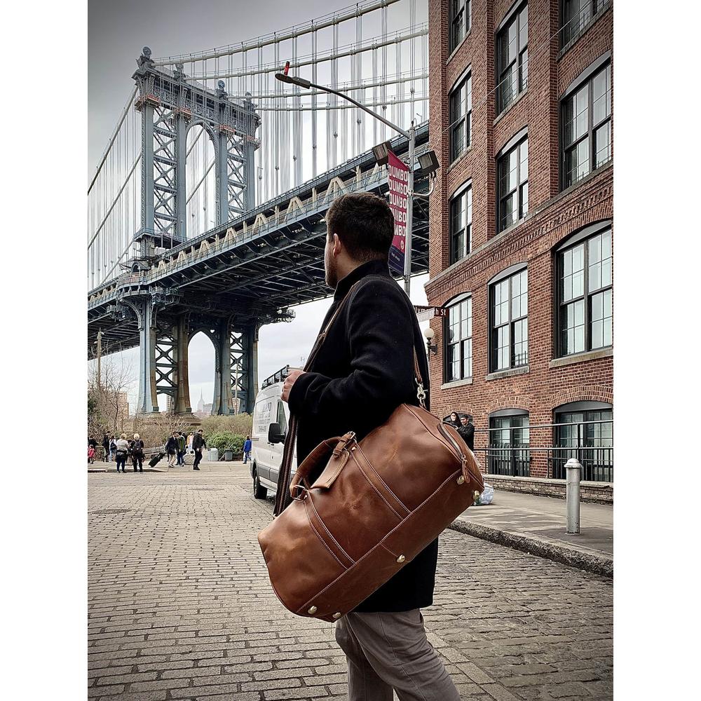 The Dagny Weekender | Large Leather Duffle Bag. Picture 4