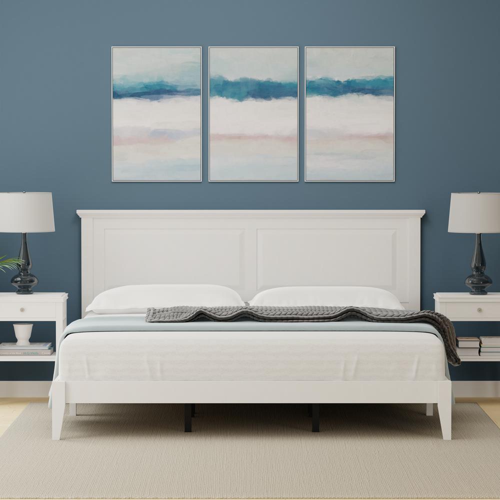 Cottage Style Wood Platform Bed in King - White. Picture 1
