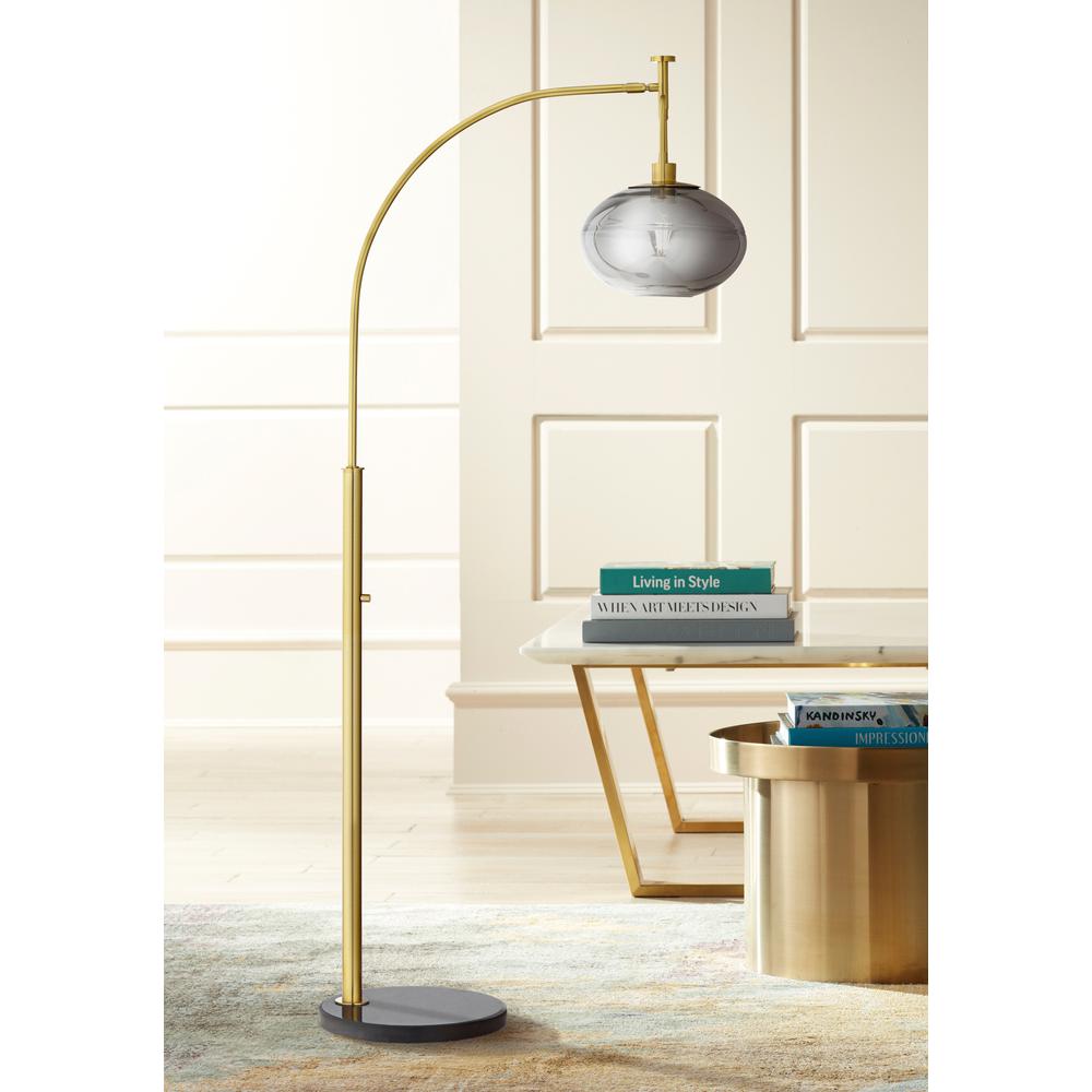 Floor lamp Arc warm gold with glass shade. Picture 3