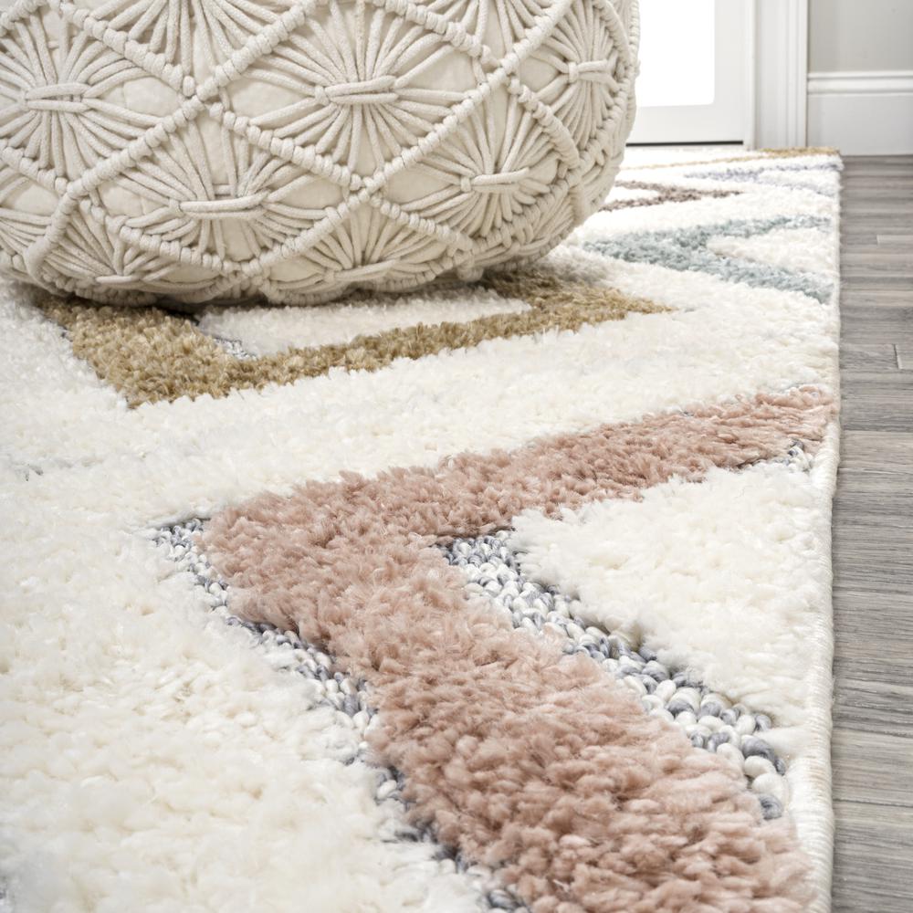 Amira Diamond Tribal High-Low Area Rug. Picture 9