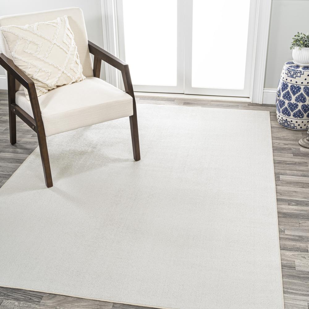Twyla Classic Solid Low-Pile Machine-Washable Area Rug. Picture 7