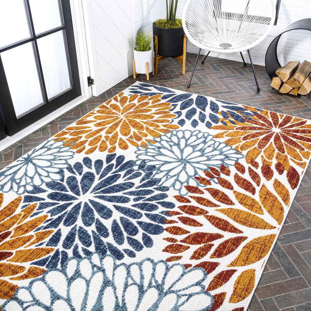 Crisantemo Floral High-Low Indoor/Outdoor Area Rug. Picture 9