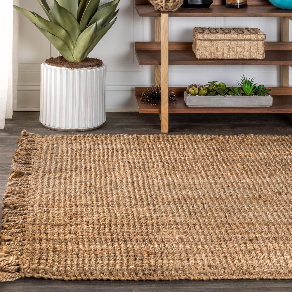 Pata Hand Woven Chunky Jute with Fringe Area Rug. Picture 4