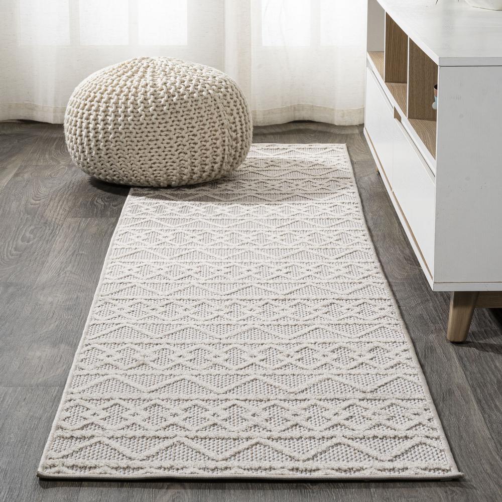 Aylan High-Low Pile Knotted Trellis Geometric Indoor/Outdoor Area Rug. Picture 3
