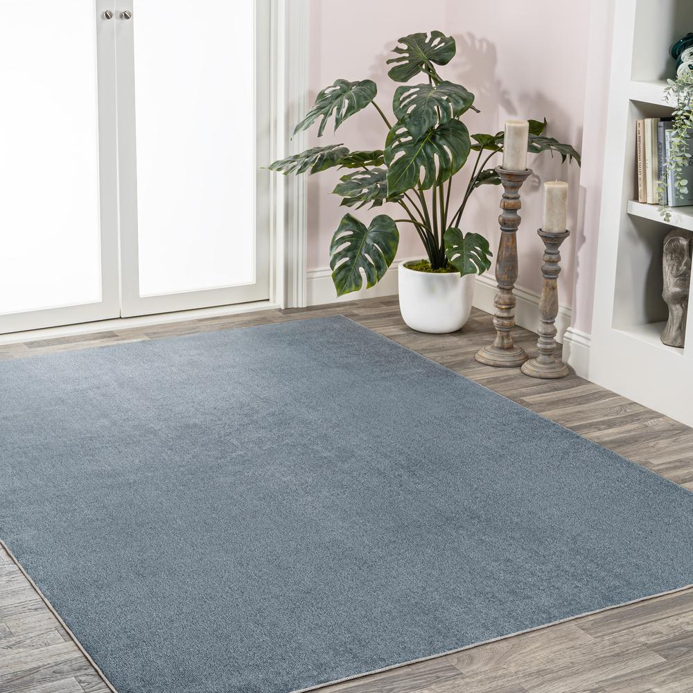 Twyla Classic Solid Low-Pile Machine-Washable Area Rug. Picture 3