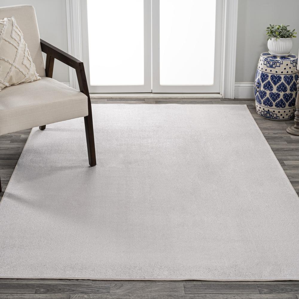 Twyla Classic Solid Low-Pile Machine-Washable Area Rug. Picture 8
