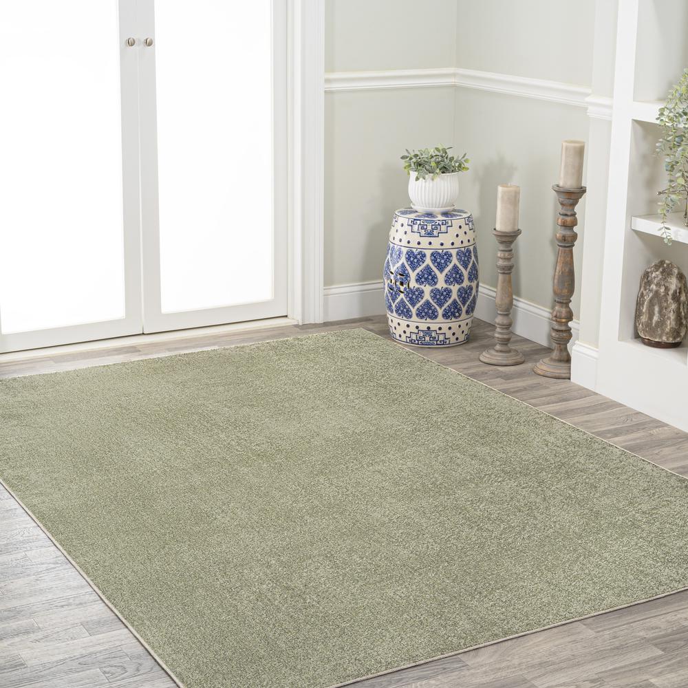 Twyla Classic Solid Low-Pile Machine-Washable Area Rug. Picture 3