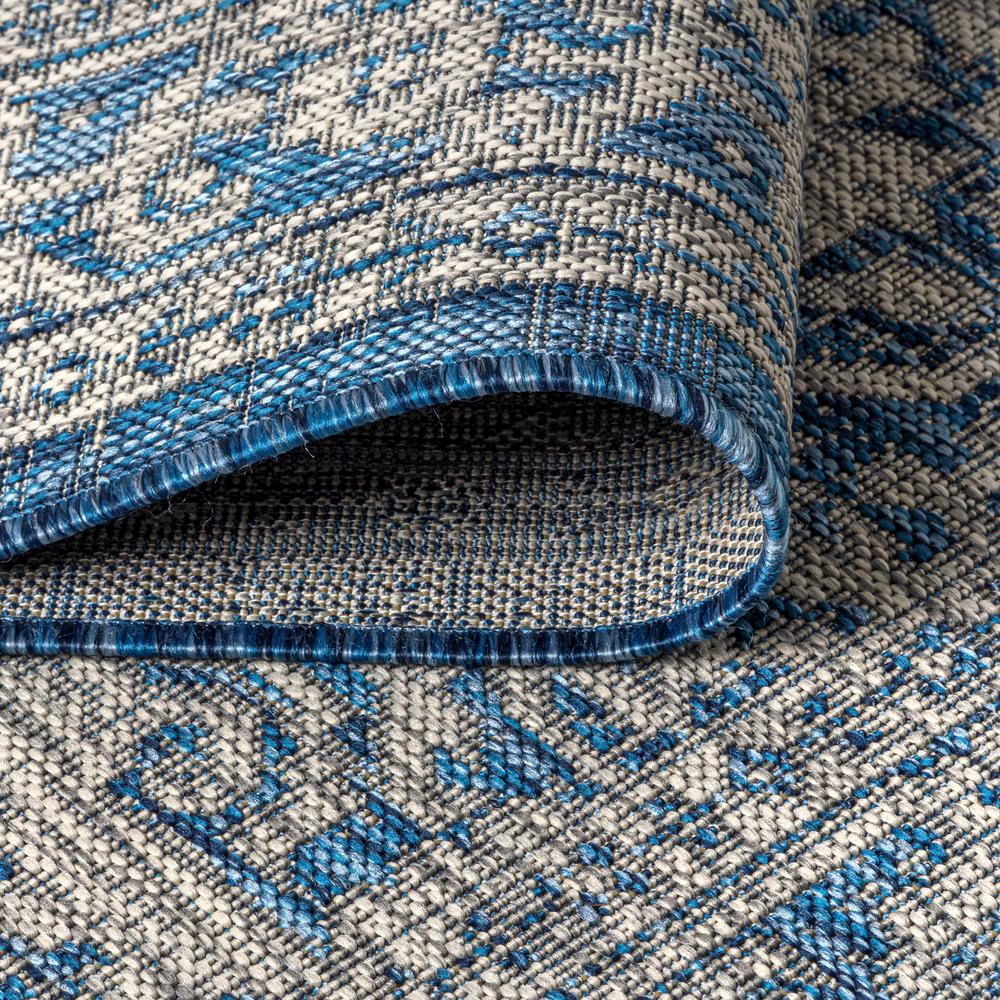 Sinjuri Medallion Textured Weave Indoor/Outdoor Area Rug. Picture 7