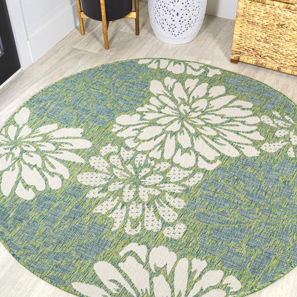 Zinnia Modern Floral Textured Weave Indoor/Outdoor Area Rug. Picture 3