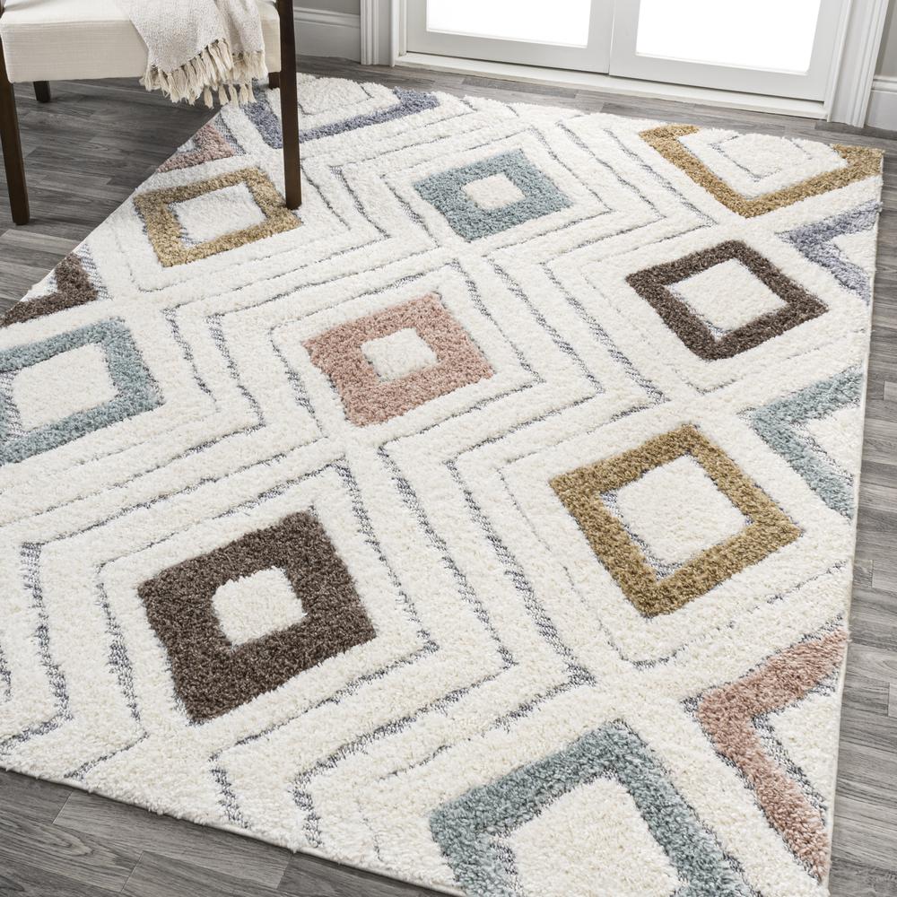 Amira Diamond Tribal High-Low Area Rug. Picture 3