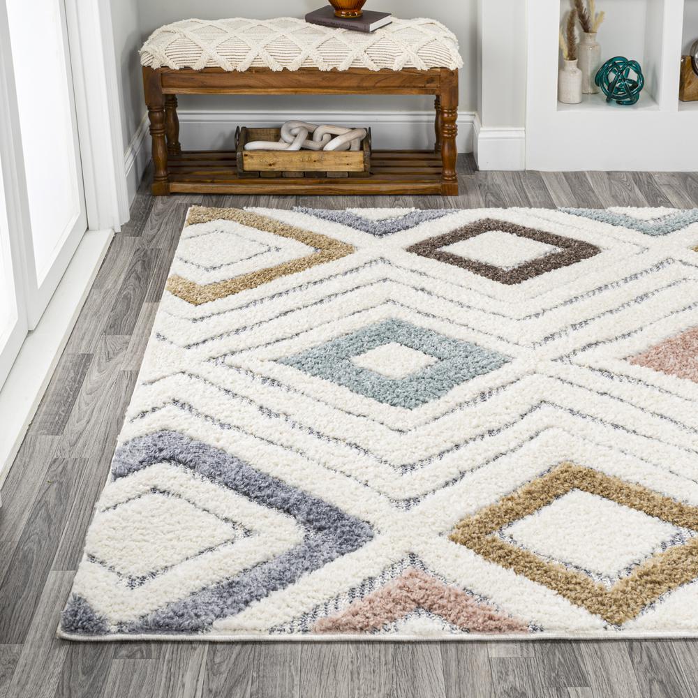 Amira Diamond Tribal High-Low Area Rug. Picture 4