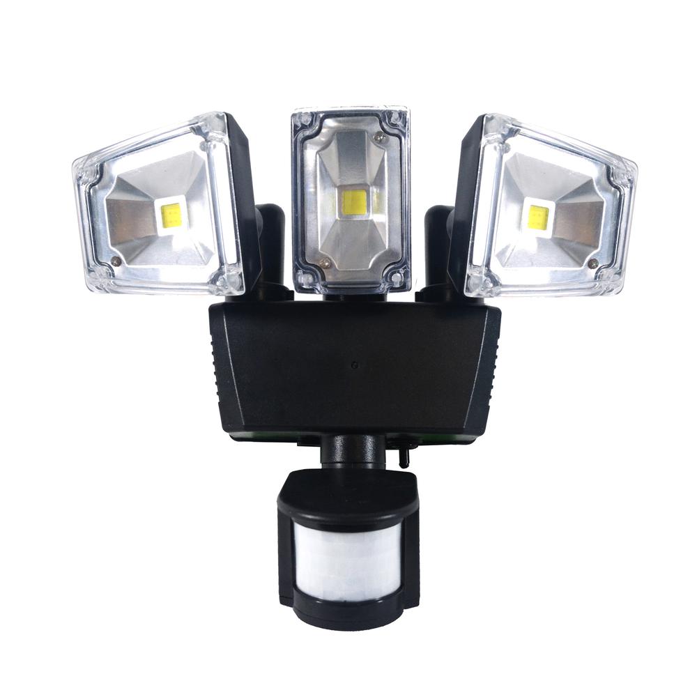 Triple COB Solar Motion Activated Security Light with Integrated LED (4-Pack). Picture 3