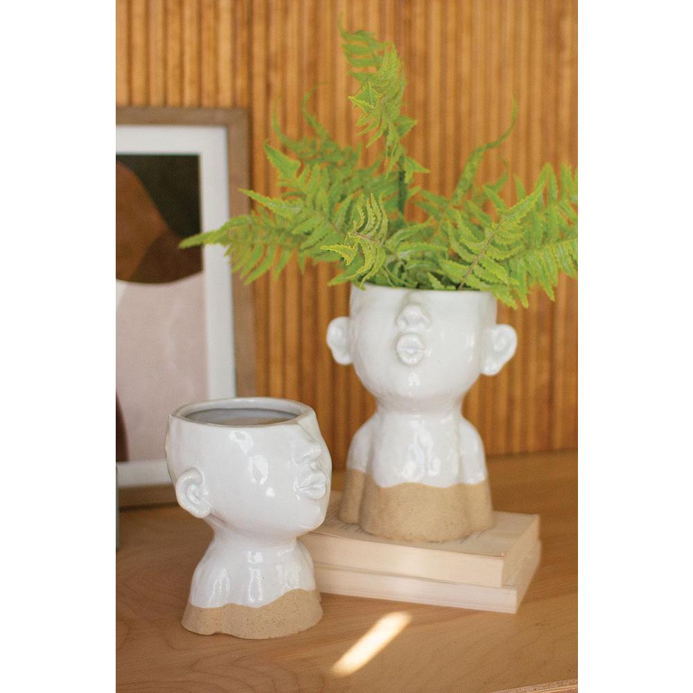 Set Of Two Ceramic Smooching Planters. Picture 2