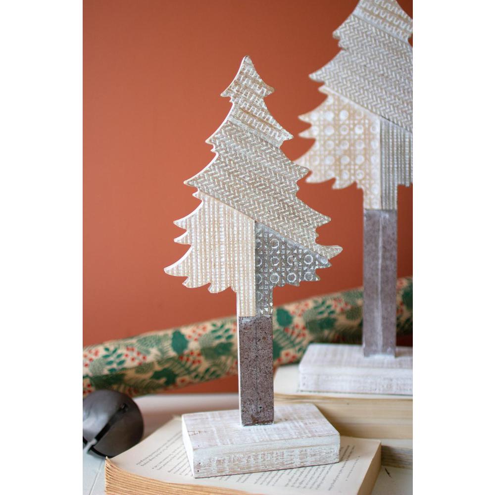 Set Of Two Wooden Christmas Trees On Bases. Picture 3