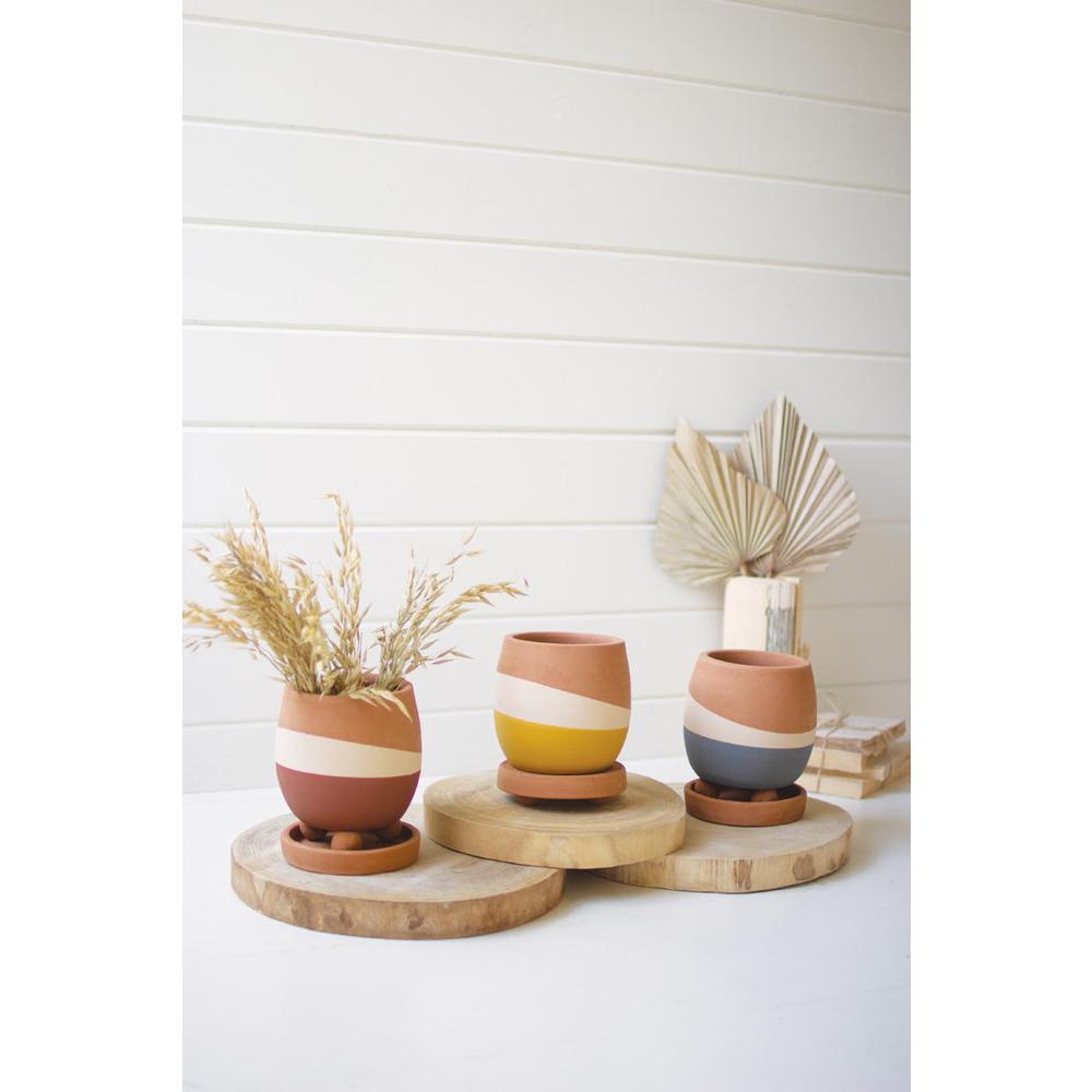 Set Of Three Double-Dipped Clay Pots With Drip Trays. Picture 1