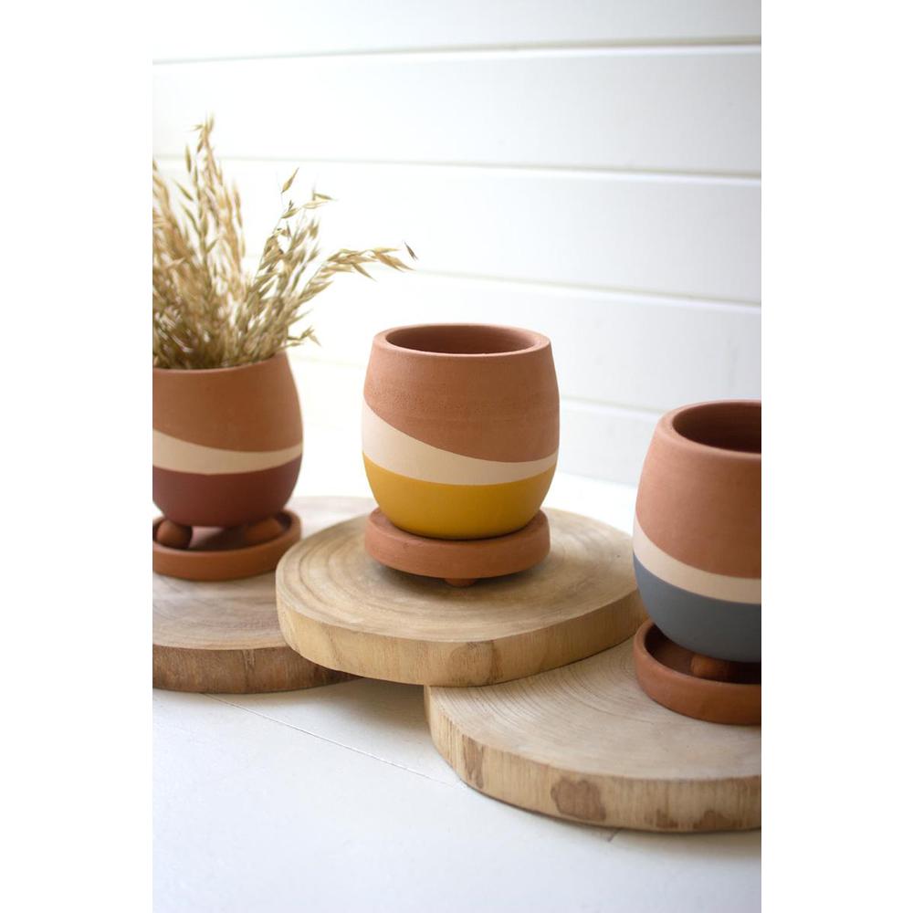 Set Of Three Double-Dipped Clay Pots With Drip Trays. Picture 3