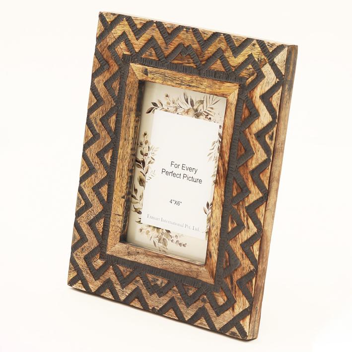 Carving Photo Frame 4'' X 6'' - Mango Wood. Picture 1