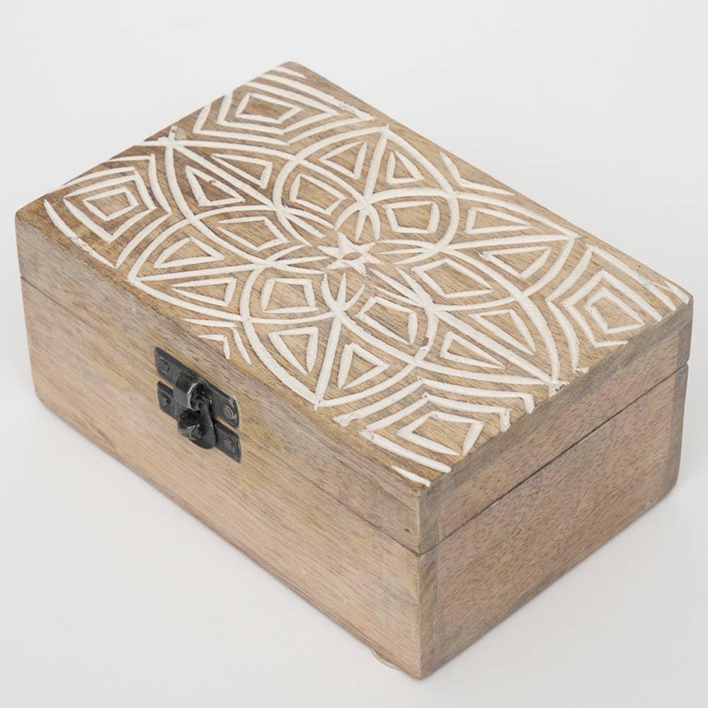 Wooden Box - Distress White. Picture 1