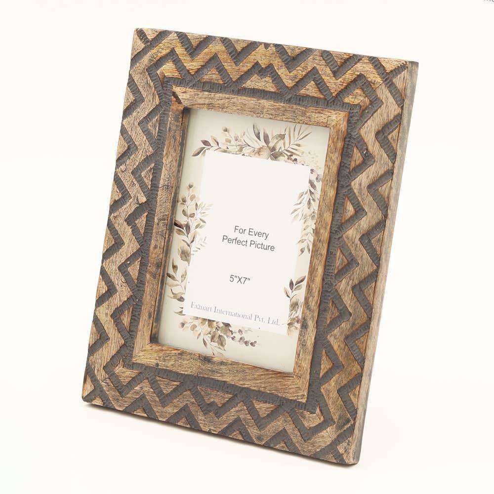Wooden Carving Photo Frame 5'' X 7'' - Distress Black. Picture 6