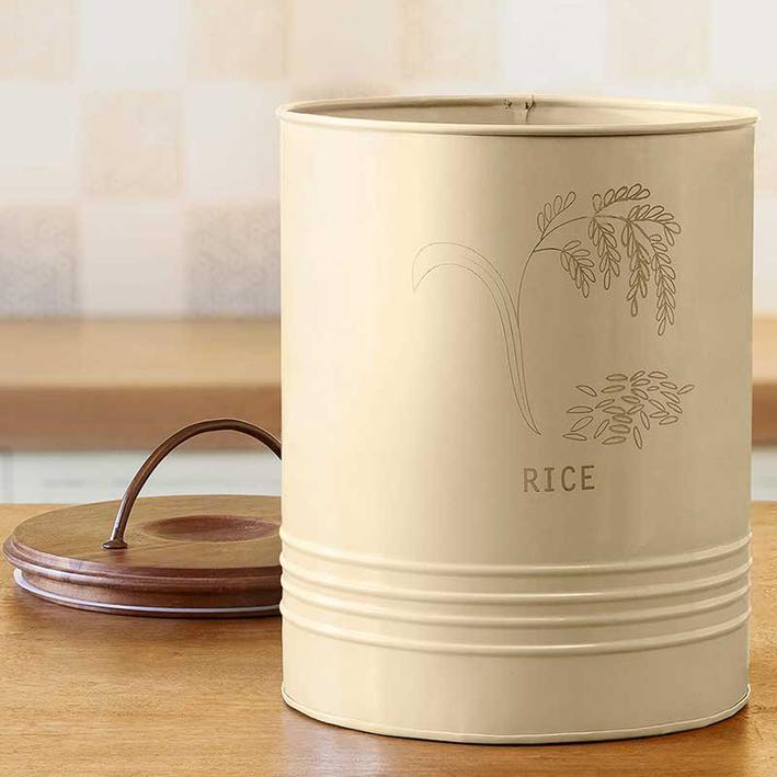 Rice Storage Barrel With Wooden Lid. Picture 1
