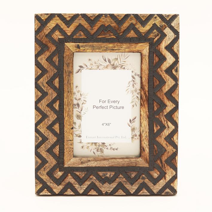 Carving Photo Frame 4'' X 6'' - Mango Wood. Picture 2