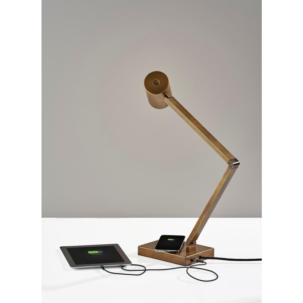 Newman Task Lamp w. Wireless Charging. Picture 4
