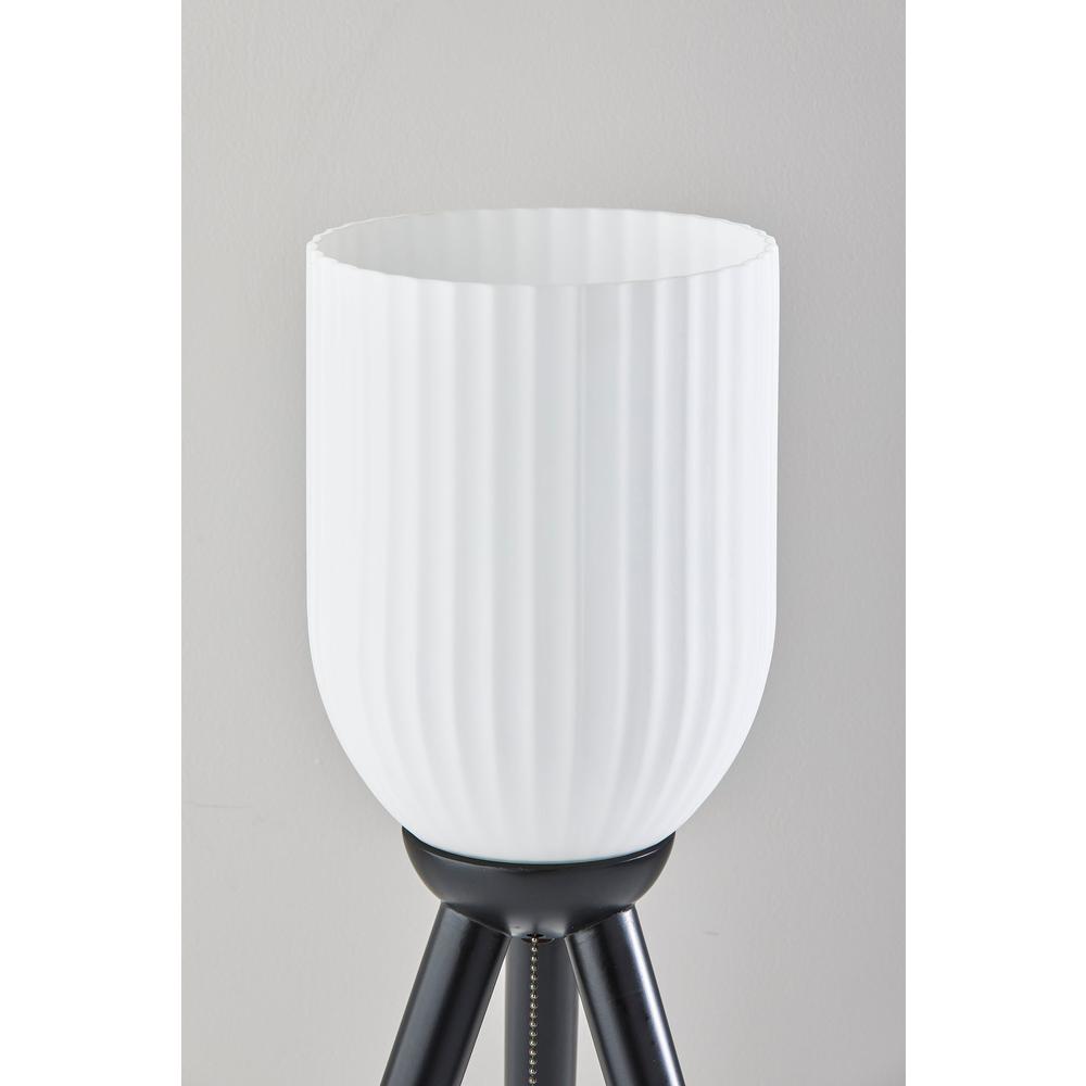 Kinsley Table Lamp. Picture 3