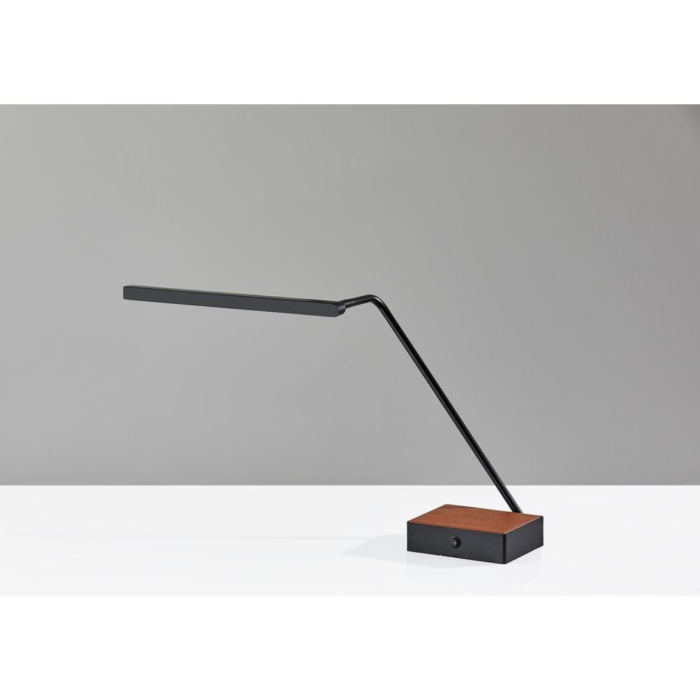 Sawyer LED AdessoCharge Wireless Charging Desk Lamp. Picture 3