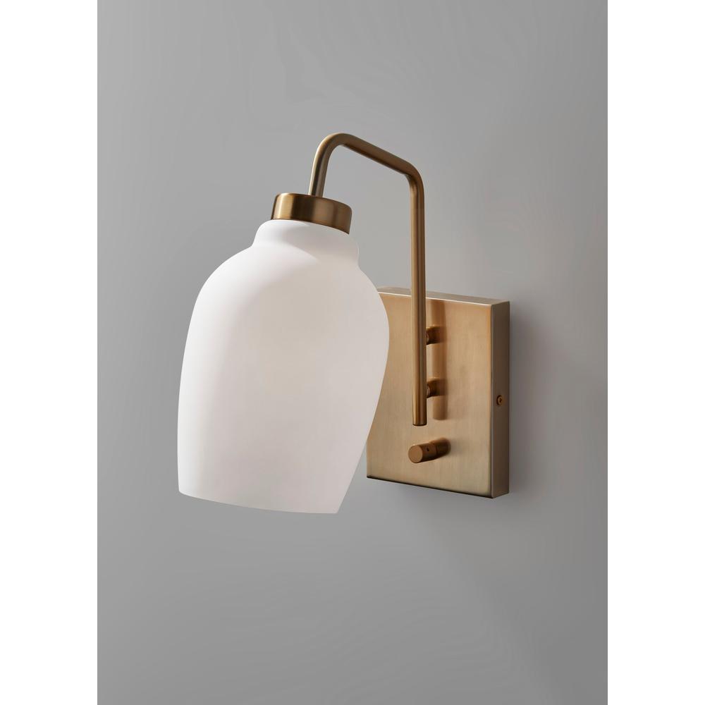 Clara Wall Lamp. Picture 3