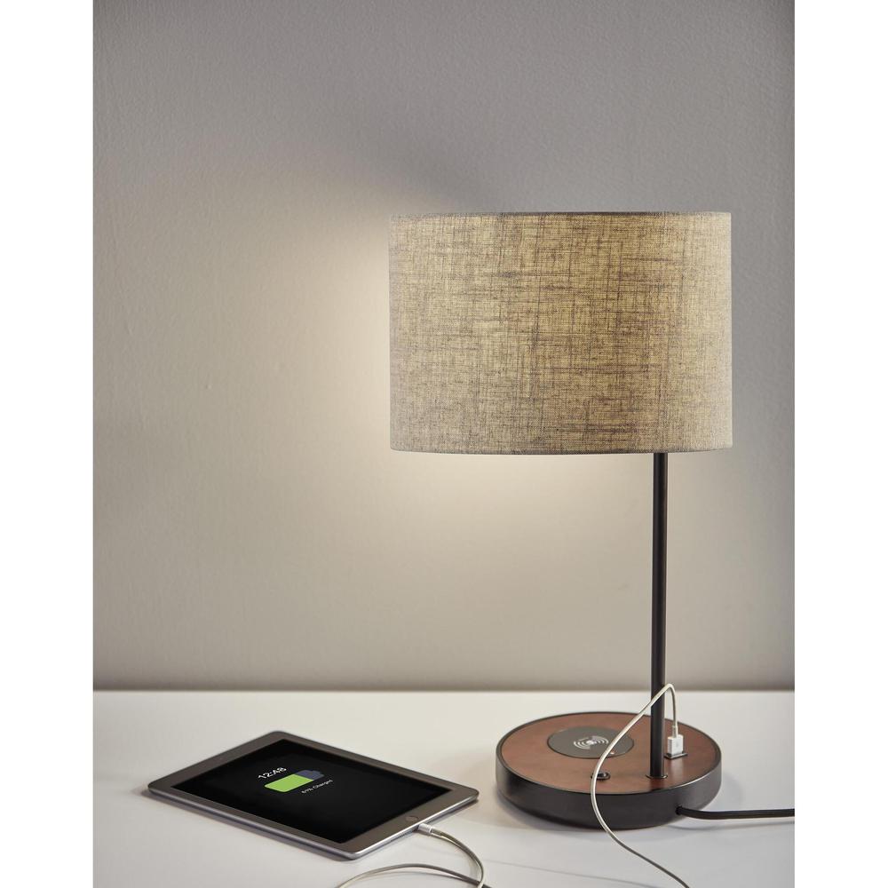Oliver Wireless Charging Table Lamp. Picture 6