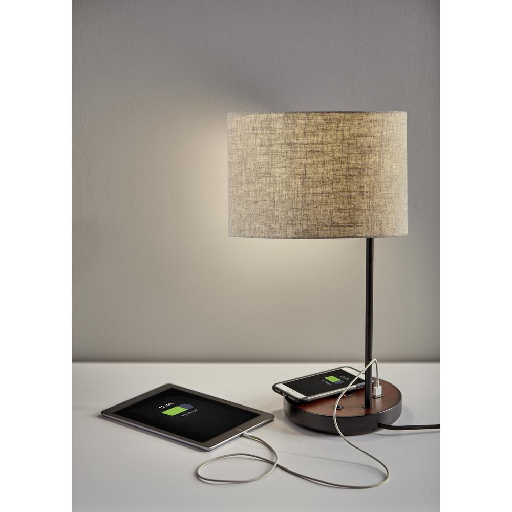 Oliver Wireless Charging Table Lamp. Picture 7