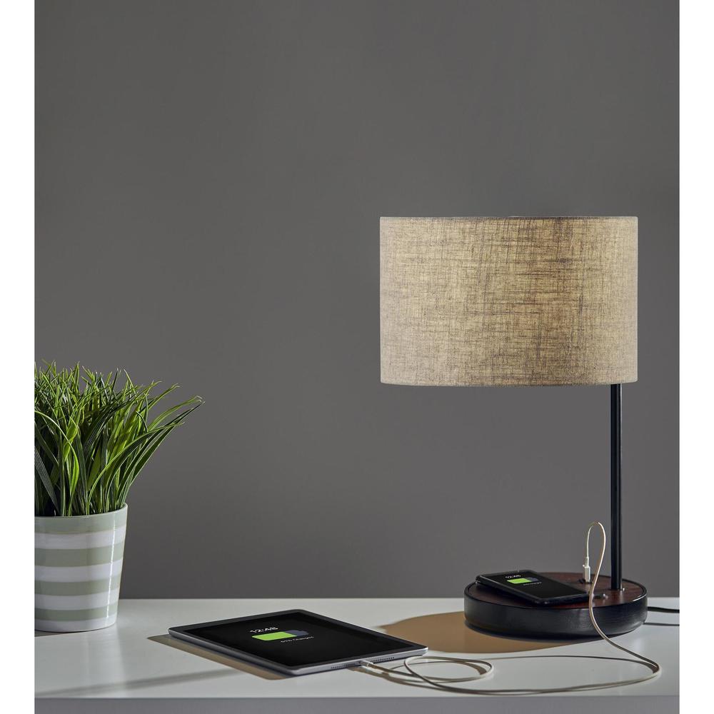 Oliver Wireless Charging Table Lamp. Picture 8