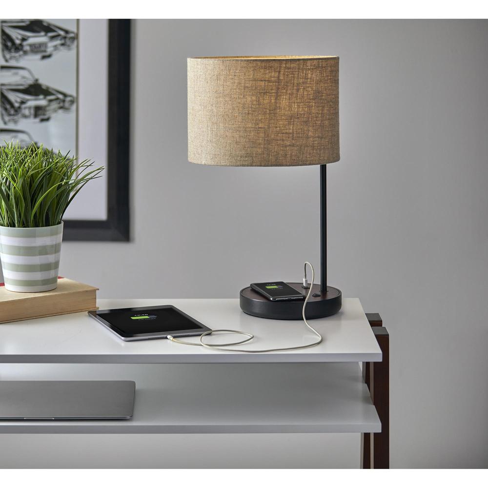 Oliver Wireless Charging Table Lamp. Picture 9
