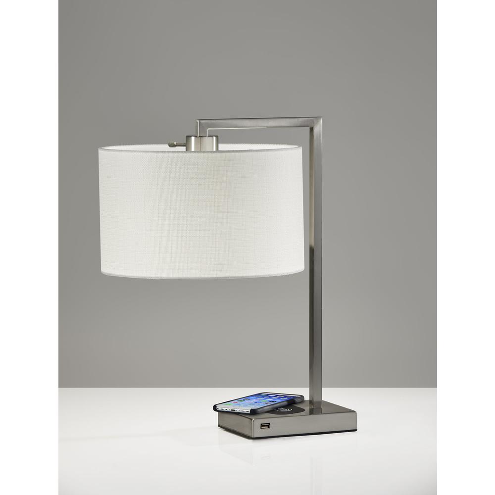 Austin AdessoCharge Table
Lamp. Picture 4