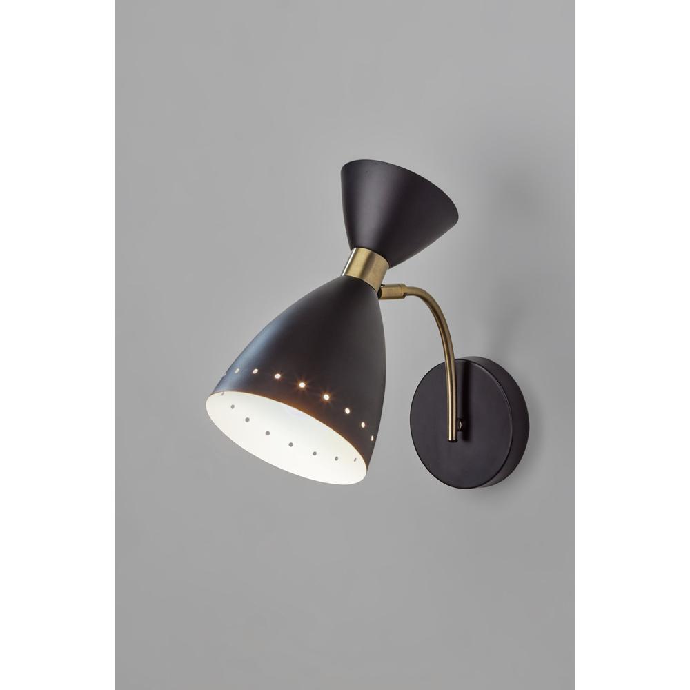 Oscar Wall Light. Picture 2
