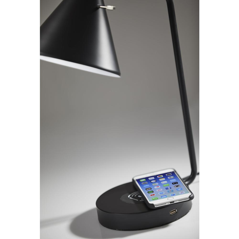Maxine AdessoCharge Desk Lamp. Picture 3
