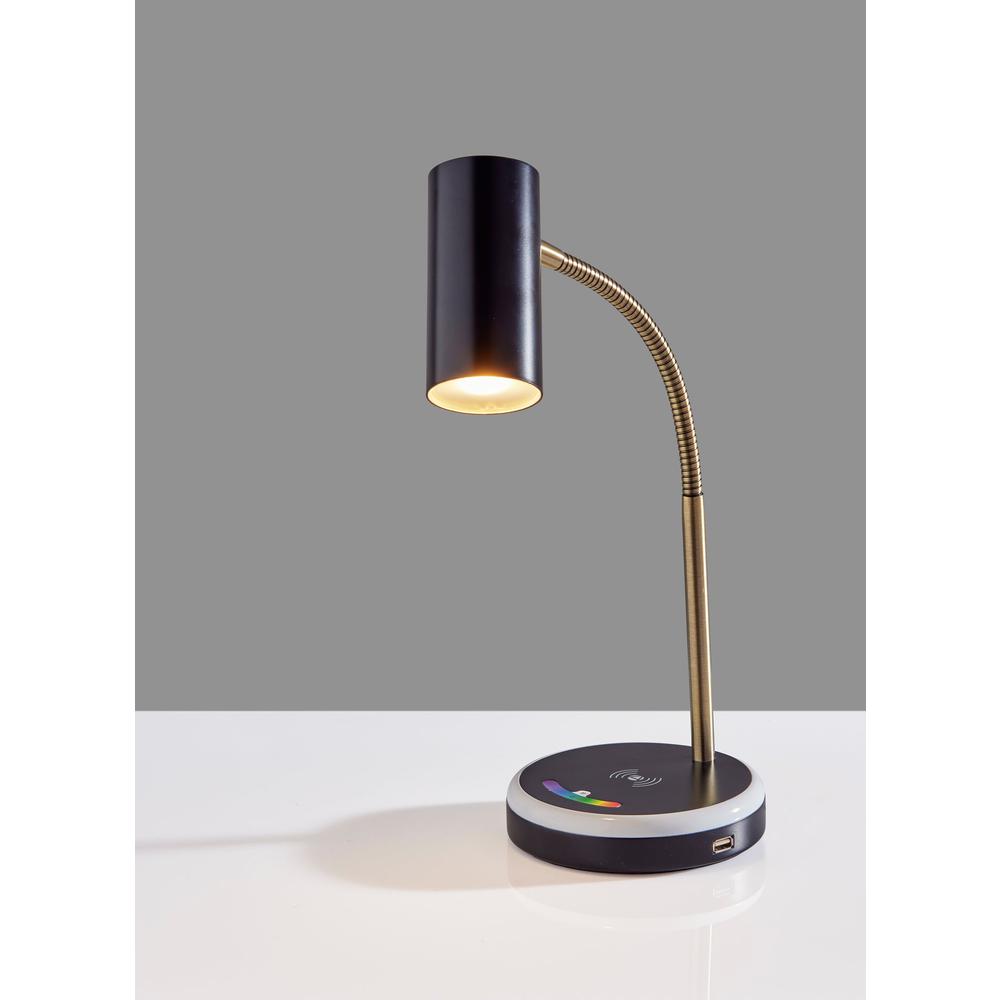 Shayne LED Wireless Charging Desk Lamp. Picture 3