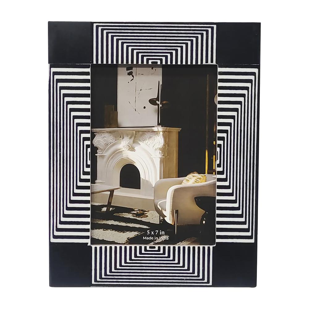 Resin, 5x7 Geo Lines Photo Frame, Black/white. Picture 1