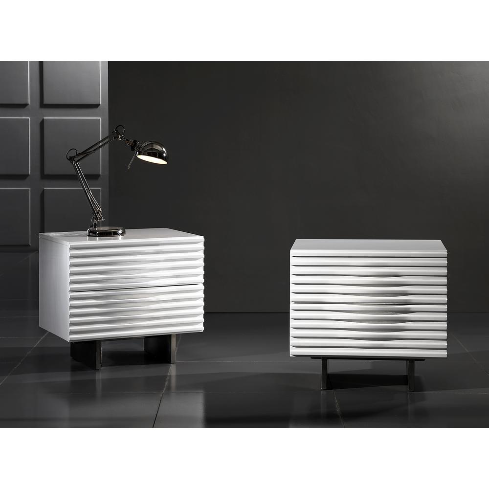 Moon nightstand in white high gloss.. Picture 1