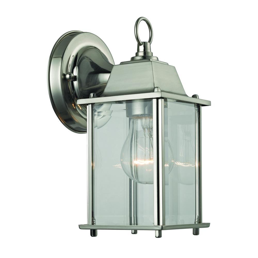 OUTDOOR ESSENTIALS wall lantern. The main picture.