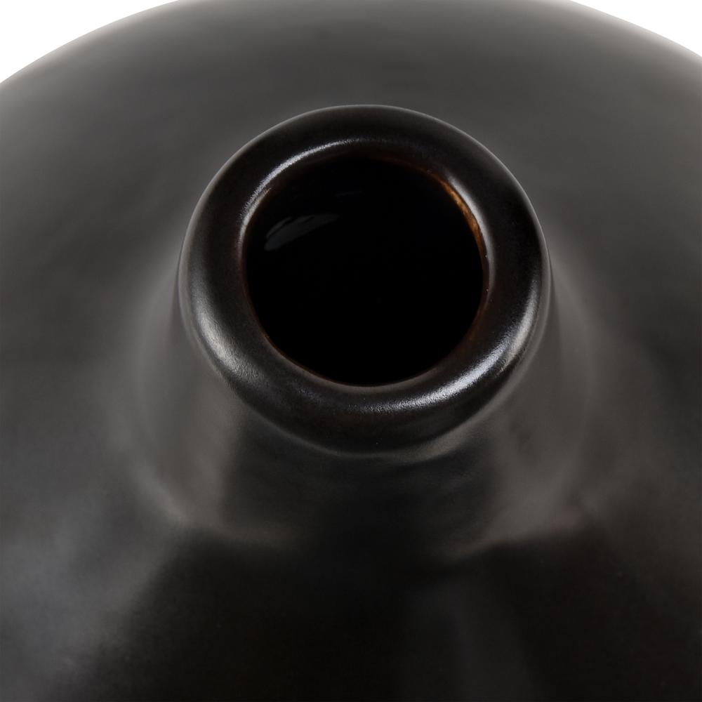 Faye Vase - Large Black. Picture 3