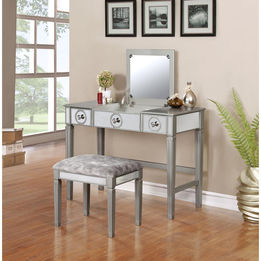 Madison Silver Vanity Set. Picture 3