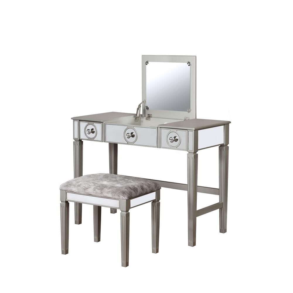 Madison Silver Vanity Set. Picture 1