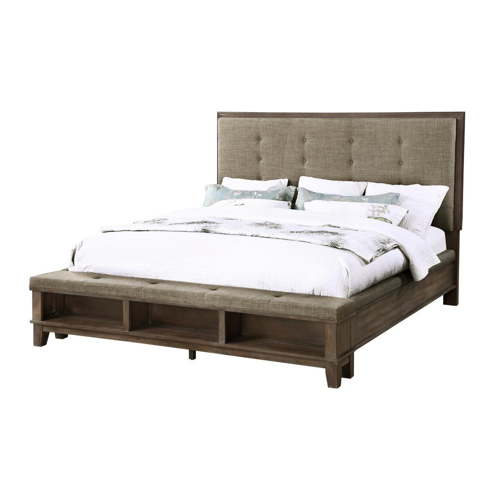 Furniture Cagney Traditional Queen Wood Bed in Brown. Picture 1