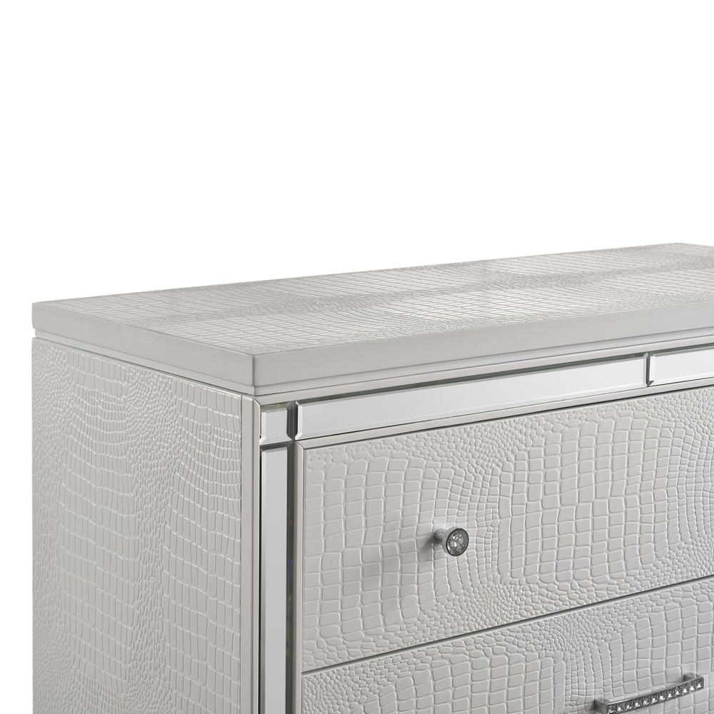 Furniture Modern Style Solid Wood Chest in White Finish. Picture 5