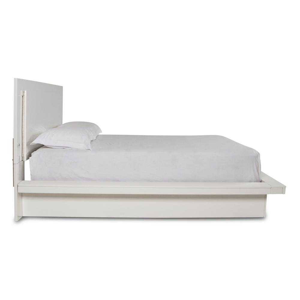 Furniture Sapphire 5/0 Solid Wood Queen Bed in White. Picture 5
