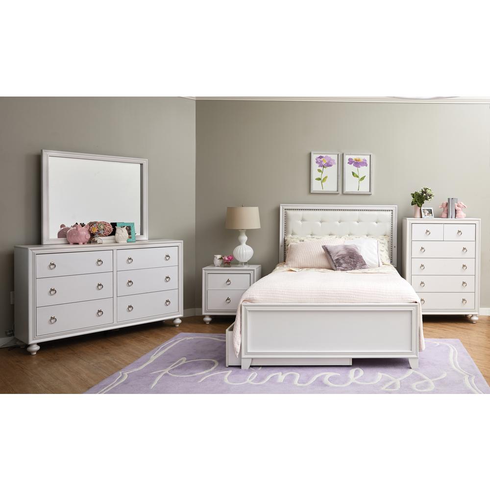 Bella Youth  Six Drawer Chest in White. Picture 7