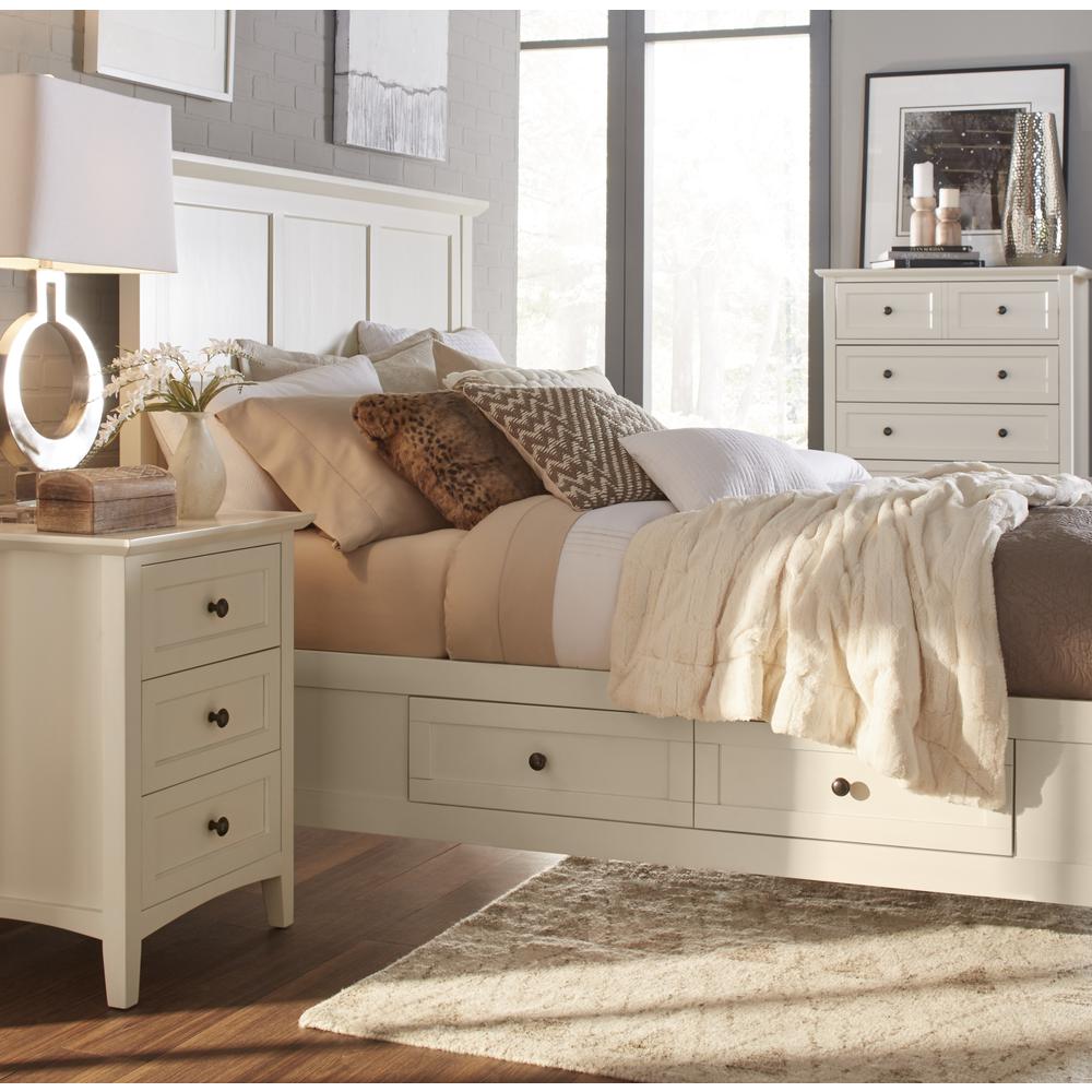 Paragon Three Drawer Nightstand in White. Picture 2