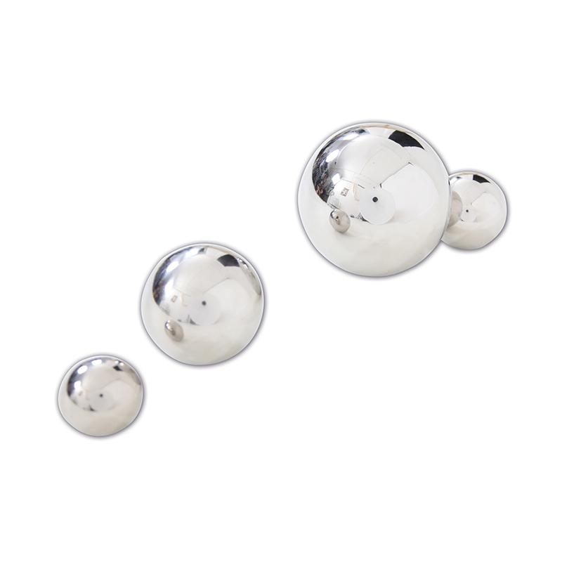 Sensory Reflective Balls - Silver - Set of 4. Picture 2